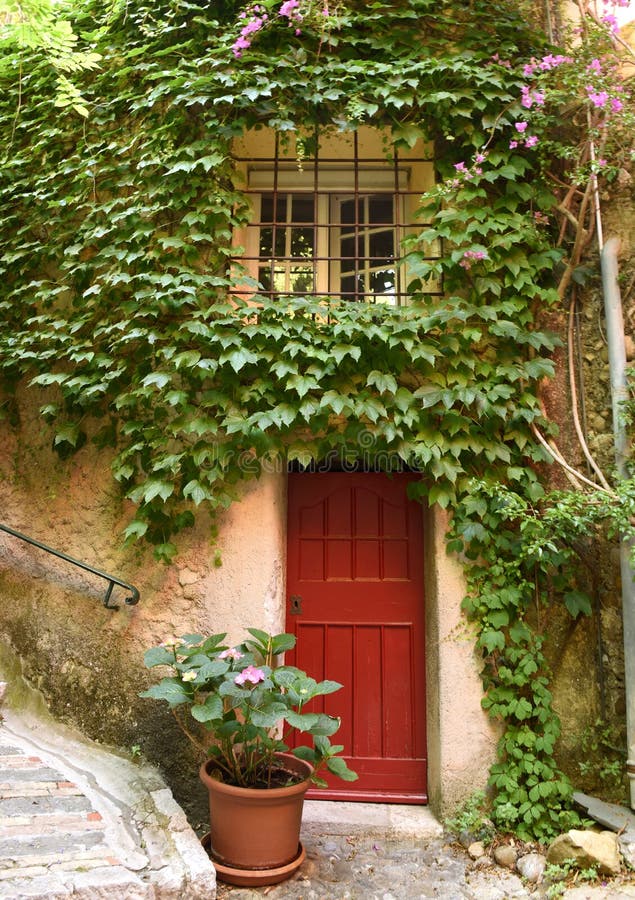 Μεσαιωνικό χωριό στον roquebrune-ΚΑΠ-Martin, Προβηγκία-Alpes-υπόστεγο δ “Azur, Γαλλία Υπόστεγο δ “Azur γαλλικού Riviera στοκ φωτογραφίες Μεσαιωνικό χωριό στον roquebrune-ΚΑΠ-Martin, Προβηγκία-Alpes-υπόστεγο δ “Azur, Γαλλία Υπόστεγο δ “Azur γαλλικού Riviera στοκ φωτογραφίες