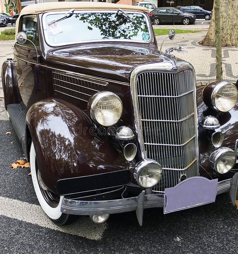 1935 ΜΕΤΑΤΡΕΨΙΜΟ ΚΑΜΠΡΙΟΛΕ ΤΗΣ FORD στοκ εικόνα με δικαίωμα ελεύθερης χρήσης 1935 ΜΕΤΑΤΡΕΨΙΜΟ ΚΑΜΠΡΙΟΛΕ ΤΗΣ FORD στοκ εικόνα με δικαίωμα ελεύθερης χρήσης