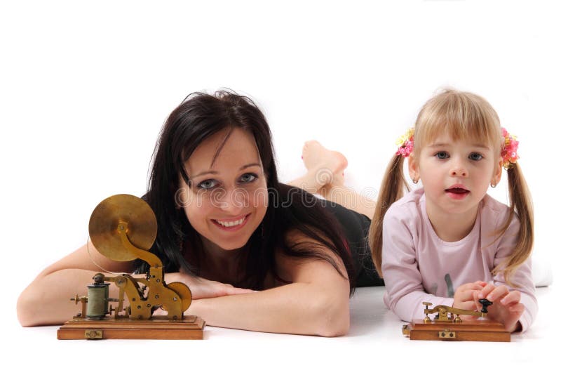 Μητέρα και παλαιού τηλέγραφός της ο doughter και στοκ εικόνες με δικαίωμα ελεύθερης χρήσης