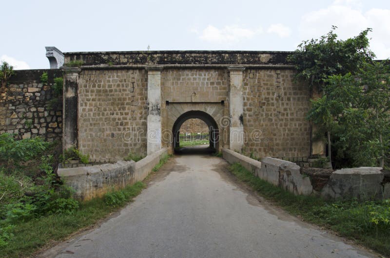 One of the entrance gate of Srirangapatna Fort, built by the Timmanna Nayaka in 1454, the fort came to prominence during the rule of Tipu Sultan, Srirangapatna, Karnataka, India. One of the entrance gate of Srirangapatna Fort, built by the Timmanna Nayaka in 1454, the fort came to prominence during the rule of Tipu Sultan, Srirangapatna, Karnataka, India