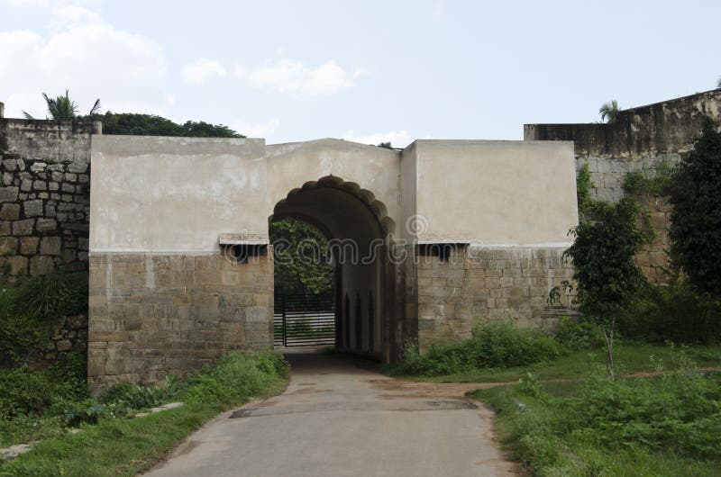 One of the entrance gate of Srirangapatna Fort, built by the Timmanna Nayaka in 1454, the fort came to prominence during the rule of Tipu Sultan, Srirangapatna, Karnataka, India. One of the entrance gate of Srirangapatna Fort, built by the Timmanna Nayaka in 1454, the fort came to prominence during the rule of Tipu Sultan, Srirangapatna, Karnataka, India