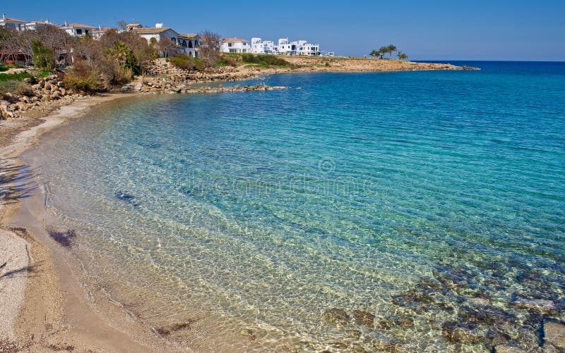 Μια παραλία κοντά στα protaras που κοιτάζουν προς το famagusta στοκ εικόνα
