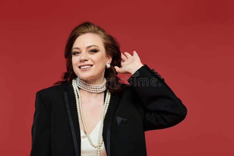 μια χαριτωμένη νεαρή γυναίκα με κομψότητα στοκ φωτογραφίες