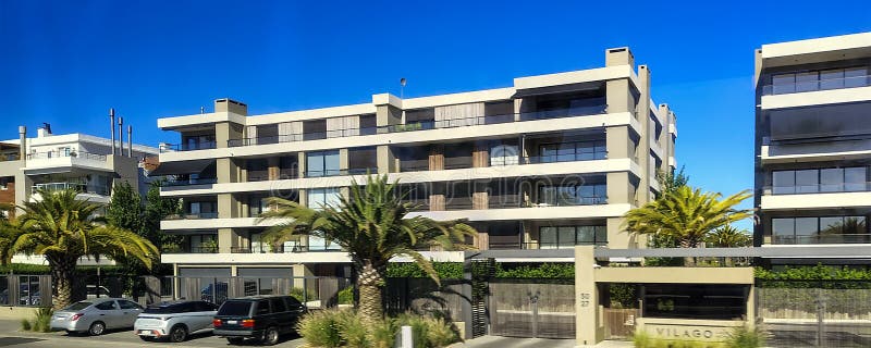 Μικρές πολυκατοικίες, punta del este city Ουρουγουάη στοκ φωτογραφίες