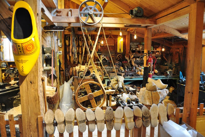 Μικρό ξύλινο εργαστήριο παπουτσιών σε Zaanse Schans, Κάτω Χώρες στοκ εικόνες με δικαίωμα ελεύθερης χρήσης