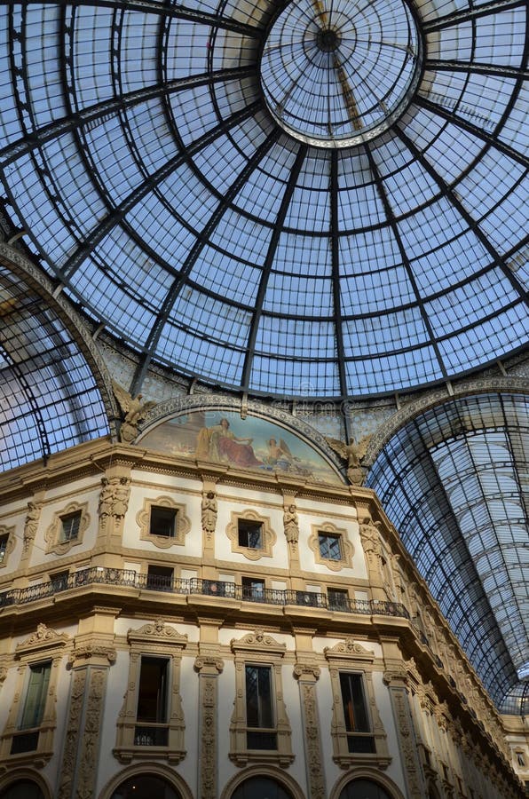 Μιλάνο, Ιταλία 10 05 2015: ?? Galleria Vittorio Emanuele ?? στοκ φωτογραφία με δικαίωμα ελεύθερης χρήσης Μιλάνο, Ιταλία 10 05 2015: ?? Galleria Vittorio Emanuele ?? στοκ φωτογραφία με δικαίωμα ελεύθερης χρήσης