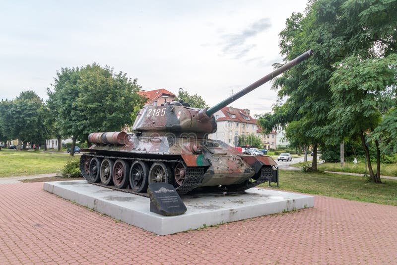 Μνημείο - δεξαμενή T-34/85 Σοβιετικό μετρίου Τ-34-85 του Β' Παγκοσμίου Πολέμου στοκ φωτογραφίες Μνημείο - δεξαμενή T-34/85 Σοβιετικό μετρίου Τ-34-85 του Β' Παγκοσμίου Πολέμου στοκ φωτογραφίες