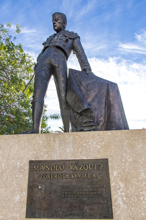 Μνημείο στο διάσημο ισπανικό ταυρομάχο Manolo Vazquez σε Sev στοκ φωτογραφίες με δικαίωμα ελεύθερης χρήσης Μνημείο στο διάσημο ισπανικό ταυρομάχο Manolo Vazquez σε Sev στοκ φωτογραφίες με δικαίωμα ελεύθερης χρήσης