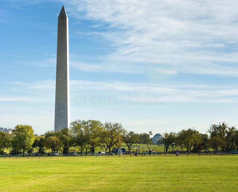 Μνημείο της Ουάσιγκτον και μνημείο του Jefferson στοκ φωτογραφία με δικαίωμα ελεύθερης χρήσης Μνημείο της Ουάσιγκτον και μνημείο του Jefferson στοκ φωτογραφία με δικαίωμα ελεύθερης χρήσης