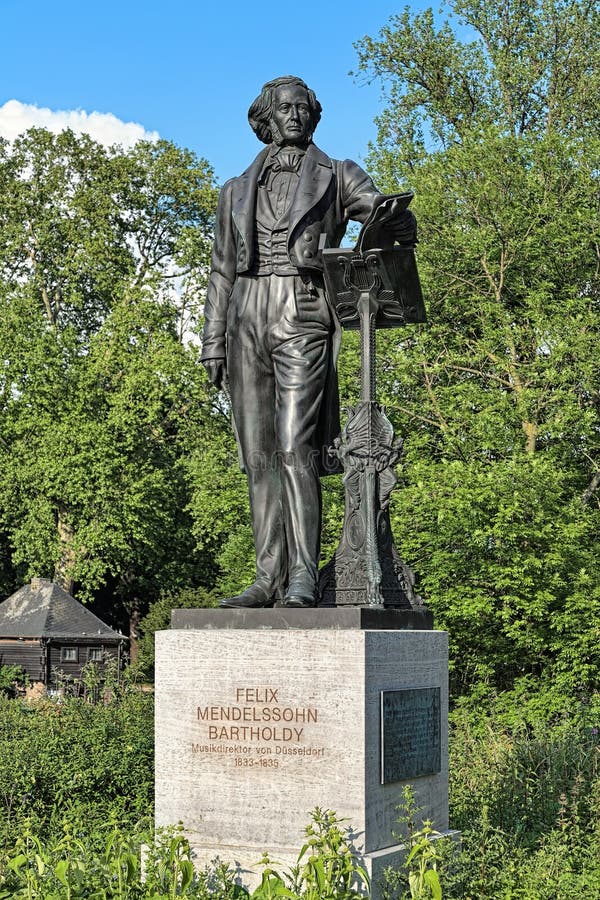 Μνημείο του Felix Mendelssohn στο Ντίσελντορφ, Γερμανία στοκ εικόνα με δικαίωμα ελεύθερης χρήσης Μνημείο του Felix Mendelssohn στο Ντίσελντορφ, Γερμανία στοκ εικόνα με δικαίωμα ελεύθερης χρήσης