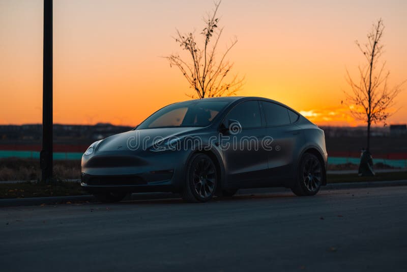 Tesla Model Y σταθμευμένο στοκ φωτογραφία με δικαίωμα ελεύθερης χρήσης