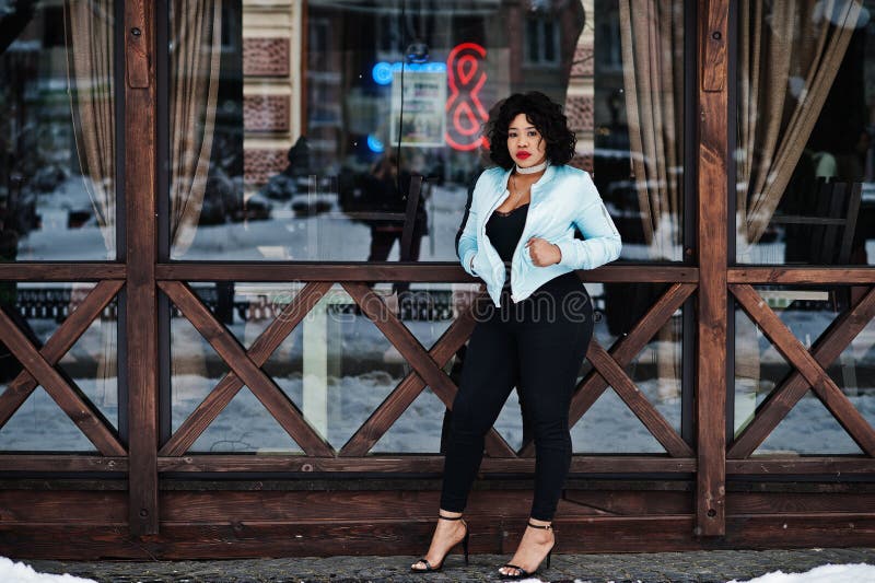 μοντέλο κομψό african american plus size στοκ εικόνες