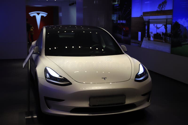 Tesla Model 3 στην έκθεση της Βερολίνης στοκ φωτογραφία