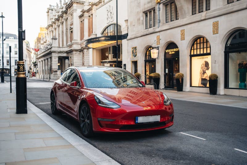 Tesla Model 3 σταθμευμένο στην New Bond Street στοκ εικόνες με δικαίωμα ελεύθερης χρήσης