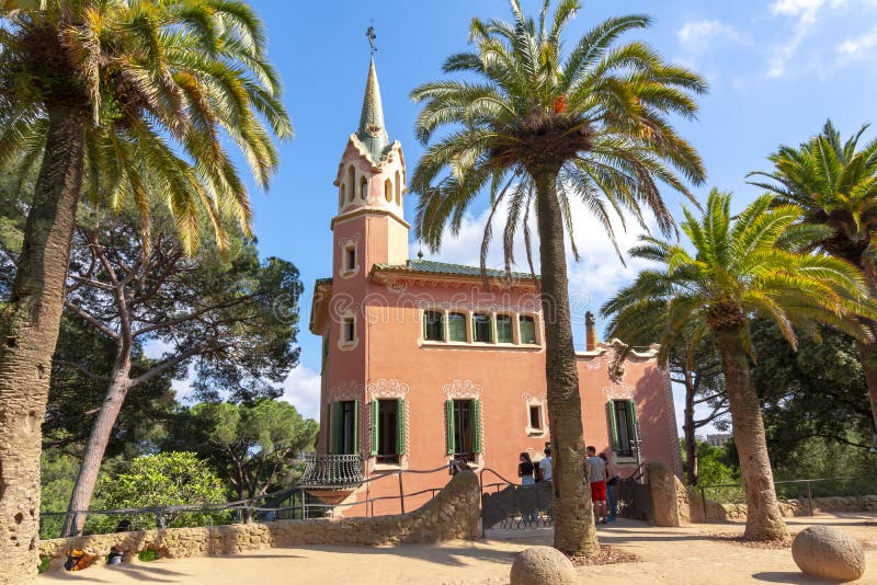 Μουσείο σπιτιών Gaudi στο πάρκο Guell, Βαρκελώνη, Ισπανία στοκ φωτογραφία Μουσείο σπιτιών Gaudi στο πάρκο Guell, Βαρκελώνη, Ισπανία στοκ φωτογραφία