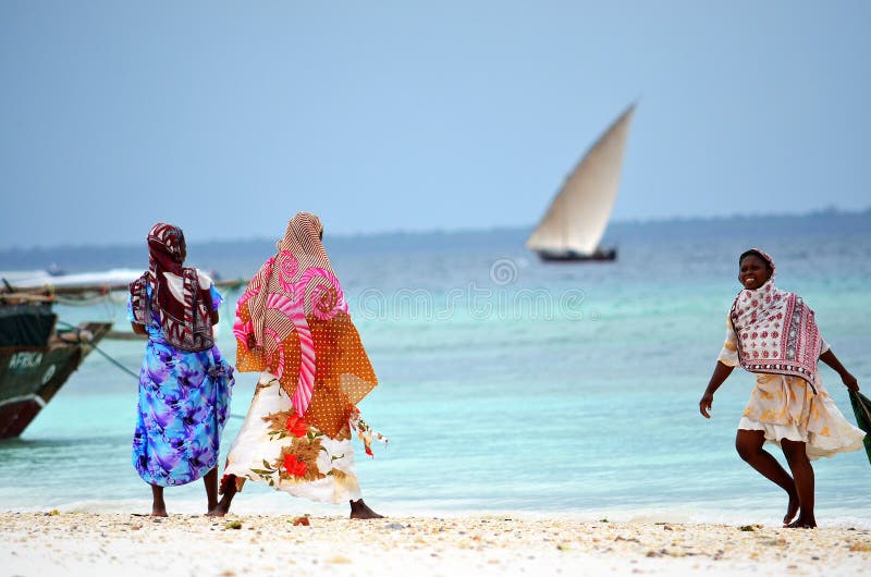 Μουσουλμανικές γυναίκες που απολαμβάνουν την παραλία, Zanzibar