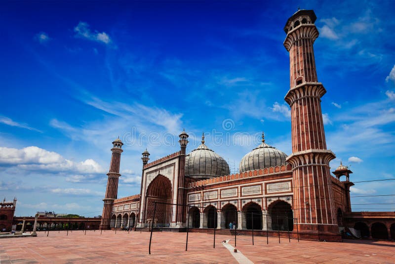 Μουσουλμανικό μουσουλμανικό τέμενος Masjid Jama στην Ινδία ο μαύρος κοινός τρόπος ατόμων του Δελχί Ινδία οδηγά τρεις αστικό τροχο στοκ εικόνα με δικαίωμα ελεύθερης χρήσης Μουσουλμανικό μουσουλμανικό τέμενος Masjid Jama στην Ινδία ο μαύρος κοινός τρόπος ατόμων του Δελχί Ινδία οδηγά τρεις αστικό τροχο στοκ εικόνα με δικαίωμα ελεύθερης χρήσης
