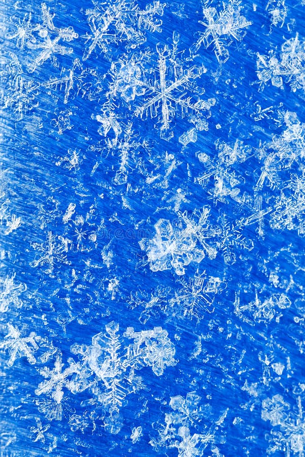 Μπλε άσπρο χειμερινό υπόβαθρο από snowflakes τη θαμπάδα στοκ φωτογραφία Μπλε άσπρο χειμερινό υπόβαθρο από snowflakes τη θαμπάδα στοκ φωτογραφία