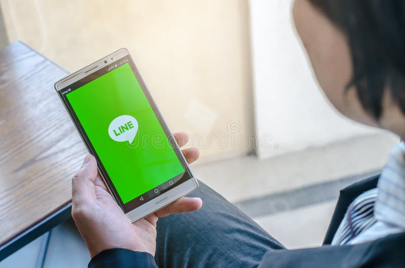 ΜΠΑΝΓΚΟΚ, ΤΑΪΛΑΝΔΗ - 18 Απριλίου 2017 App γραμμών επίδειξη λογότυπων στο SCR στοκ φωτογραφίες ΜΠΑΝΓΚΟΚ, ΤΑΪΛΑΝΔΗ - 18 Απριλίου 2017 App γραμμών επίδειξη λογότυπων στο SCR στοκ φωτογραφίες
