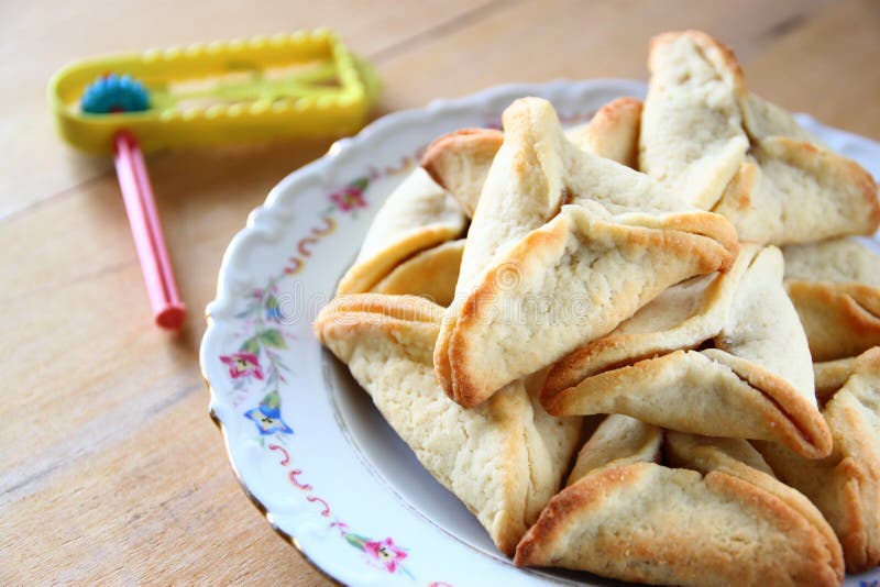 Μπισκότα ή hamans αυτιά Hamantaschen για τον εορτασμό Purim (εβραϊκές διακοπές) στοκ εικόνες με δικαίωμα ελεύθερης χρήσης
