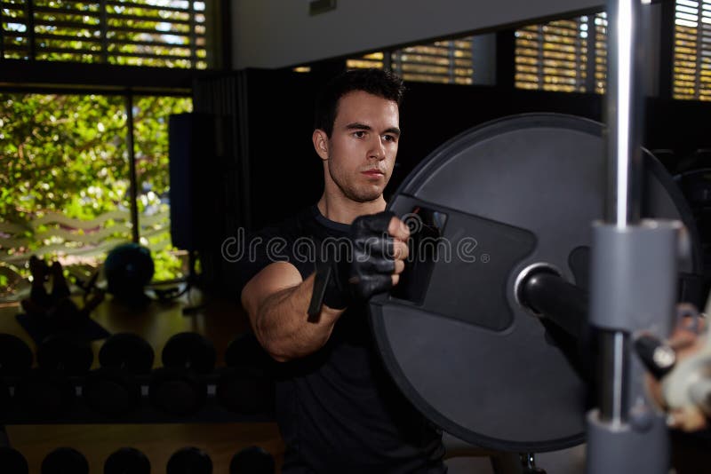 Νέα βάρη αλλαγής bodybuilder barbell για την κατάρτιση ικανότητας στη γυμναστική στοκ εικόνες με δικαίωμα ελεύθερης χρήσης Νέα βάρη αλλαγής bodybuilder barbell για την κατάρτιση ικανότητας στη γυμναστική στοκ εικόνες με δικαίωμα ελεύθερης χρήσης