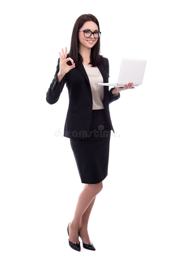 Νέα επιχειρησιακή γυναίκα με το lap-top εντάξει σημάδι που απομονώνεται που παρουσιάζει στο whi στοκ φωτογραφίες με δικαίωμα ελεύθερης χρήσης Νέα επιχειρησιακή γυναίκα με το lap-top εντάξει σημάδι που απομονώνεται που παρουσιάζει στο whi στοκ φωτογραφίες με δικαίωμα ελεύθερης χρήσης
