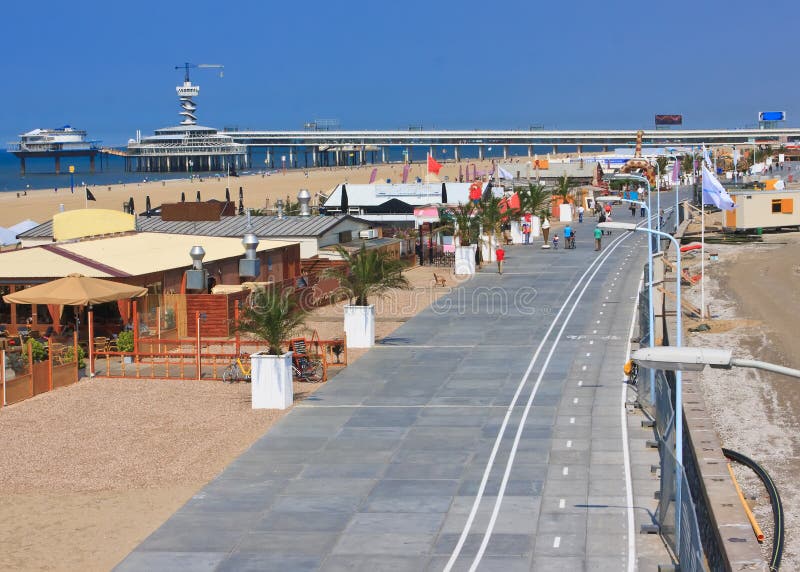 νέα παραλία του Scheveningen αποβαθ στοκ φωτογραφίες με δικαίωμα ελεύθερης χρήσης νέα παραλία του Scheveningen αποβαθ στοκ φωτογραφίες με δικαίωμα ελεύθερης χρήσης
