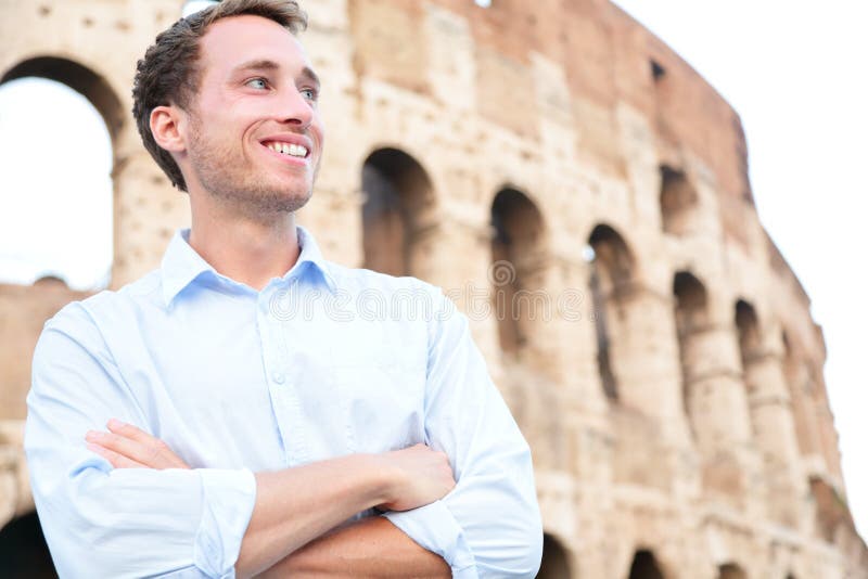 Νέο περιστασιακό επιχειρησιακό άτομο, Colosseum, Ρώμη, Ιταλία στοκ εικόνες Νέο περιστασιακό επιχειρησιακό άτομο, Colosseum, Ρώμη, Ιταλία στοκ εικόνες