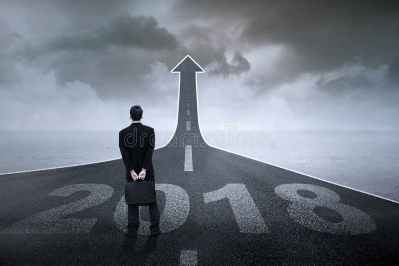 Νέος διευθυντής με τους αριθμούς 2018 και το βέλος στοκ εικόνα Νέος διευθυντής με τους αριθμούς 2018 και το βέλος στοκ εικόνα