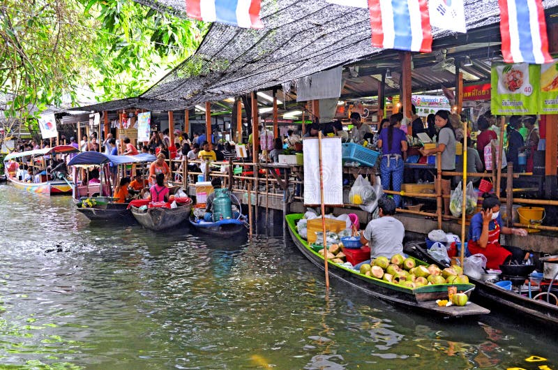 Να επιπλεύσει Lat Mayom Khlong αγορά στη Μπανγκόκ στοκ εικόνες