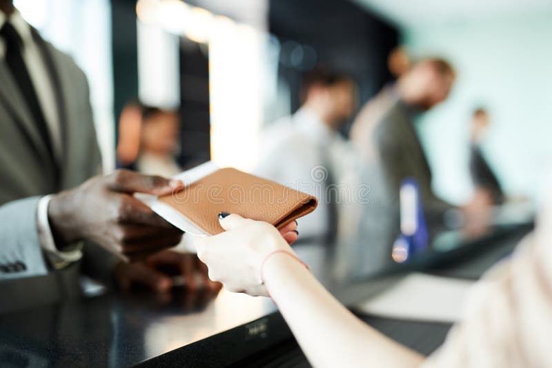 Να επιστρέψει το διαβατήριο στοκ φωτογραφίες Να επιστρέψει το διαβατήριο στοκ φωτογραφίες