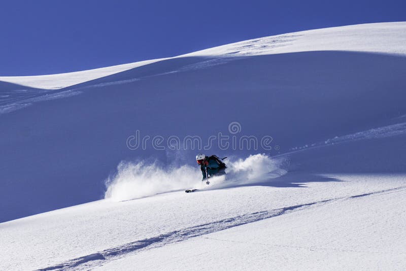 Να κάνει σκι πιό verbier off-piste στοκ φωτογραφία με δικαίωμα ελεύθερης χρήσης Να κάνει σκι πιό verbier off-piste στοκ φωτογραφία με δικαίωμα ελεύθερης χρήσης