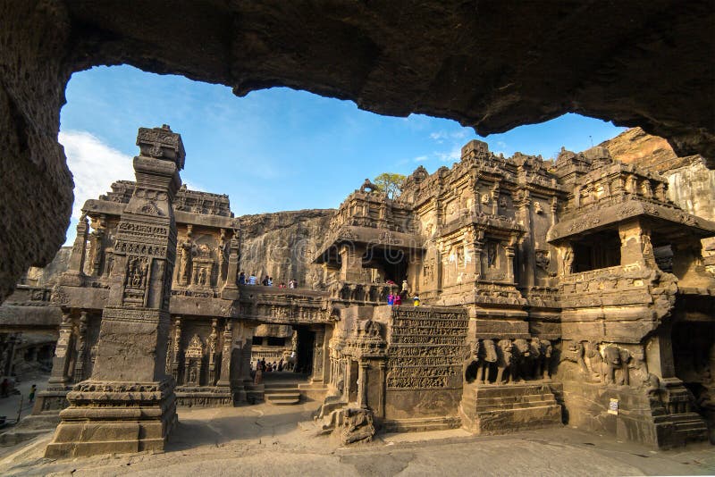 Ναός Kailas στις σπηλιές Ellora σύνθετες στην Ινδία στοκ φωτογραφία με δικαίωμα ελεύθερης χρήσης Ναός Kailas στις σπηλιές Ellora σύνθετες στην Ινδία στοκ φωτογραφία με δικαίωμα ελεύθερης χρήσης