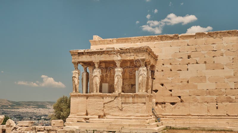 Ναός της Αθηνάς Νίκης - Ερέθηιο που βρίσκεται στην περιοχή της Ακρόπολης σε ηλιόλουστη ημέρα στην πρωτεύουσα της Ελλάδας - Αθήνα στοκ φωτογραφίες με δικαίωμα ελεύθερης χρήσης Ναός της Αθηνάς Νίκης - Ερέθηιο που βρίσκεται στην περιοχή της Ακρόπολης σε ηλιόλουστη ημέρα στην πρωτεύουσα της Ελλάδας - Αθήνα στοκ φωτογραφίες με δικαίωμα ελεύθερης χρήσης