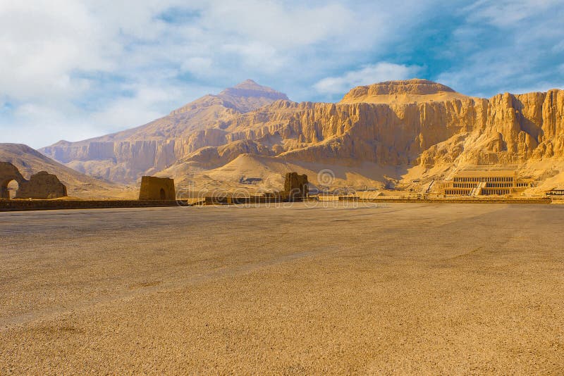 Ναός της βασίλισσας Hatshepsut στοκ εικόνες με δικαίωμα ελεύθερης χρήσης Ναός της βασίλισσας Hatshepsut στοκ εικόνες με δικαίωμα ελεύθερης χρήσης