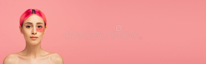 νεαρή γυναίκα με πολύχρωμα μαλλιά και στοκ εικόνες με δικαίωμα ελεύθερης χρήσης