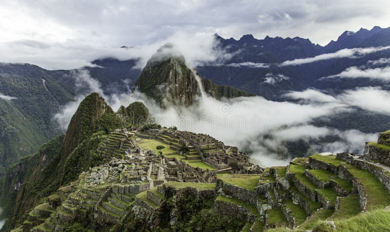 Νεφελώδες πρωί σε Machu Picchu στοκ εικόνα με δικαίωμα ελεύθερης χρήσης Νεφελώδες πρωί σε Machu Picchu στοκ εικόνα με δικαίωμα ελεύθερης χρήσης