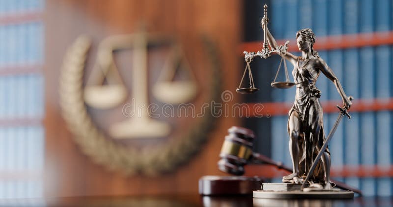 Νομική έννοια : Είναι η θεά της δικαιοσύνης και οι δικαστές σφυρίζουν σφυρί ως σύμβολο του νόμου και της τάξης στο στοκ εικόνες με δικαίωμα ελεύθερης χρήσης