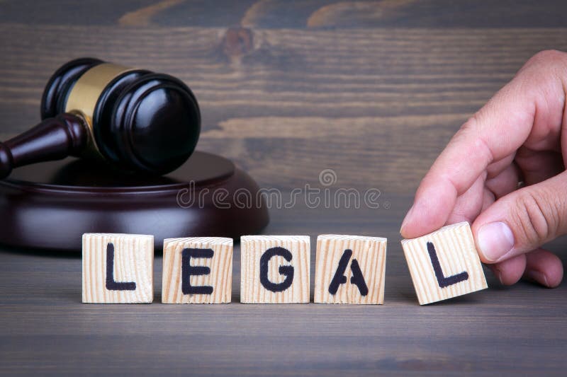 Νομική έννοια νόμου, gavel στο ξύλινο γραφείο στοκ εικόνες Νομική έννοια νόμου, gavel στο ξύλινο γραφείο στοκ εικόνες