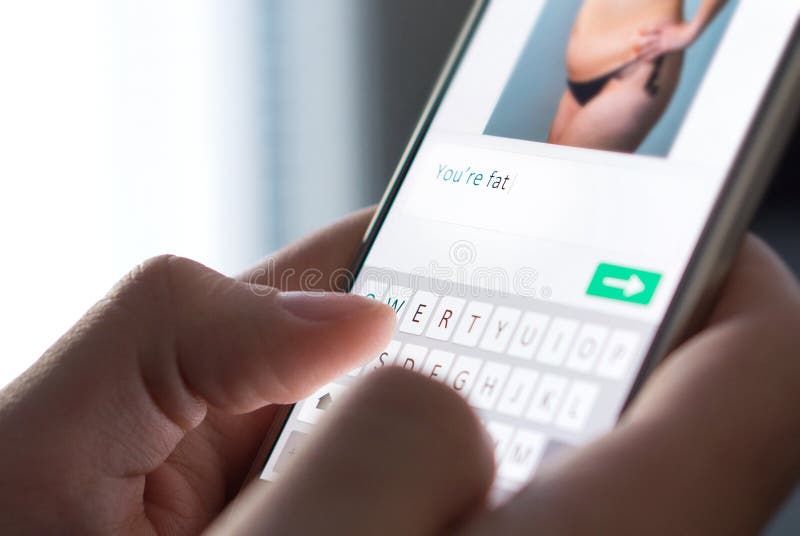 Ντροπή σώματος, cyber φοβερίζοντας και κακή σε απευθείας σύνδεση έννοια συμπεριφοράς στοκ φωτογραφίες με δικαίωμα ελεύθερης χρήσης Ντροπή σώματος, cyber φοβερίζοντας και κακή σε απευθείας σύνδεση έννοια συμπεριφοράς στοκ φωτογραφίες με δικαίωμα ελεύθερης χρήσης