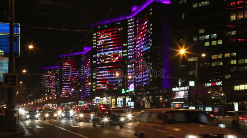 νυχτερινή κυκλοφορία στην οδό novy arbat. μόσχα απόθεμα βίντεο