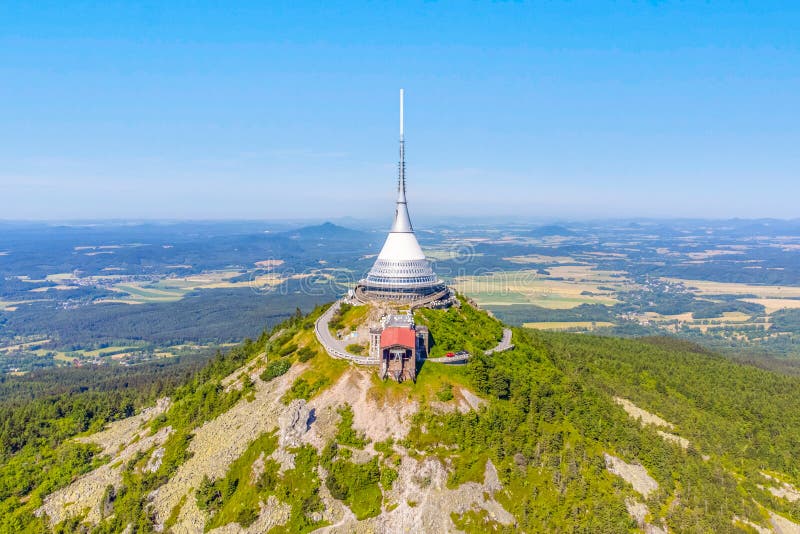 ξενοδοχείο jested mountain από πάνω στοκ φωτογραφία