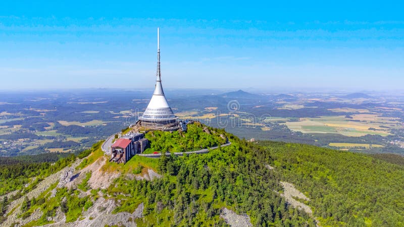 ξενοδοχείο jested mountain από πάνω στοκ φωτογραφίες