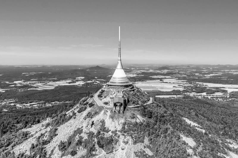 ξενοδοχείο jested mountain από πάνω στοκ φωτογραφία με δικαίωμα ελεύθερης χρήσης