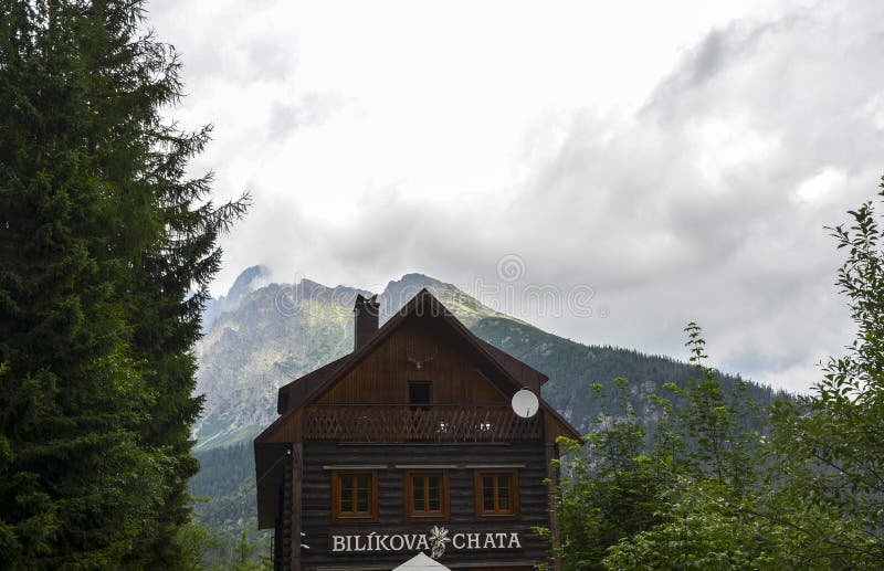 ξενοδοχείο βουνών bilikova chata κοντά στο stary smokovec στα σλοβακικά high tatas στοκ εικόνες