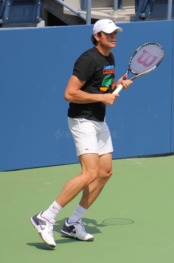 Επαγγελματικές πρακτικές της Μήλου Raonic τενιστών για τις ΗΠΑ ανοικτές στο εθνικό κέντρο αντισφαίρισης βασιλιάδων της Billie Jean στοκ εικόνες Επαγγελματικές πρακτικές της Μήλου Raonic τενιστών για τις ΗΠΑ ανοικτές στο εθνικό κέντρο αντισφαίρισης βασιλιάδων της Billie Jean στοκ εικόνες