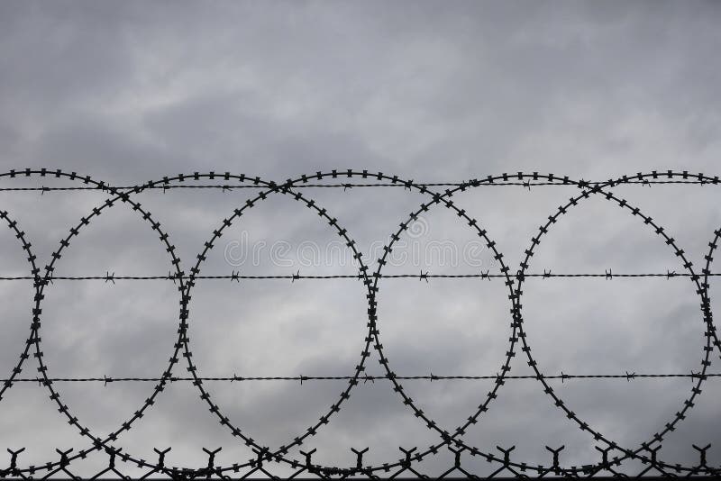 Ξυράφι και οδοντωτός - περίφραξη ασφάλειας καλωδίων στοκ εικόνα Ξυράφι και οδοντωτός - περίφραξη ασφάλειας καλωδίων στοκ εικόνα