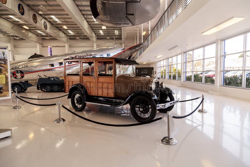 Ξύλινο το 1929 Ford διαμορφώνει ένα βαγόνι εμπορευμάτων σταθμών στοκ φωτογραφία με δικαίωμα ελεύθερης χρήσης Ξύλινο το 1929 Ford διαμορφώνει ένα βαγόνι εμπορευμάτων σταθμών στοκ φωτογραφία με δικαίωμα ελεύθερης χρήσης