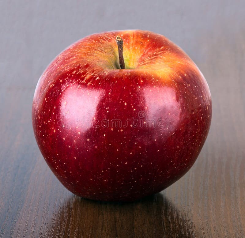 Ξύλινο υπόβαθρο της Apple στοκ φωτογραφία