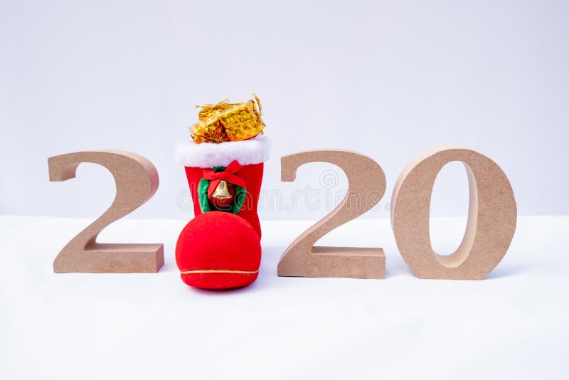 Ξύλινος χαρακτήρας του 2020 με τη διέλευση των χριστουγέννων έως το έτος 2020 στοκ φωτογραφίες με δικαίωμα ελεύθερης χρήσης Ξύλινος χαρακτήρας του 2020 με τη διέλευση των χριστουγέννων έως το έτος 2020 στοκ φωτογραφίες με δικαίωμα ελεύθερης χρήσης